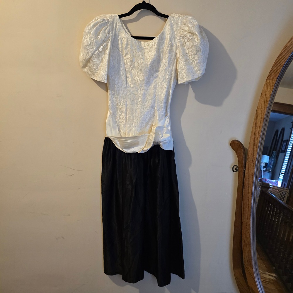 Vintage 80s Formal Dress White Lace Puff Sleeve Black Skirt Bow Prom Gown 14 M